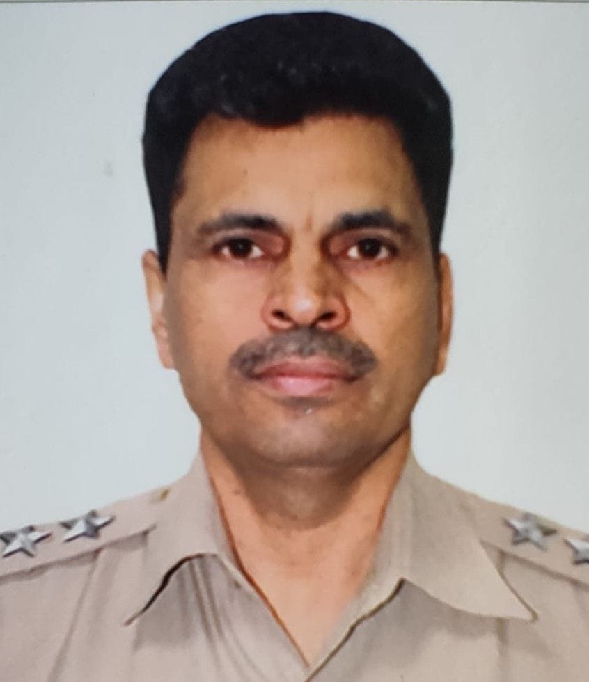 Sp and ASP tribute to police man who die in road accident