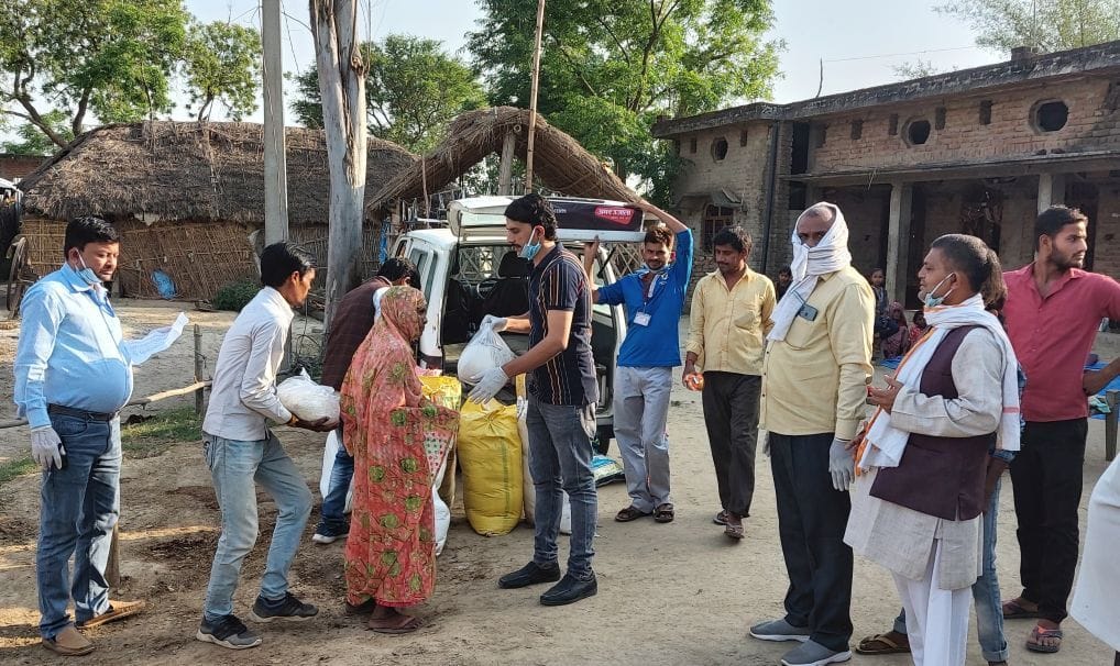 Amar Ujala provided food grains to 50 villagers