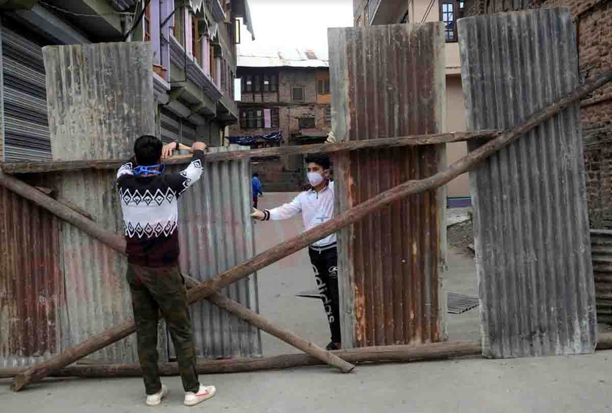 Coronavirus in Jammu Kashmir (J&K) news in Hindi, kashmir Valley youth with soldiers in battle against Corona