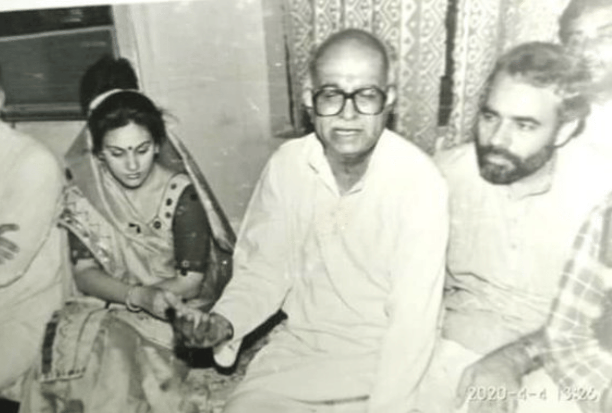 ramayan sita deepika chikhalia share a throwback picture with pm modi and lal krishna advani