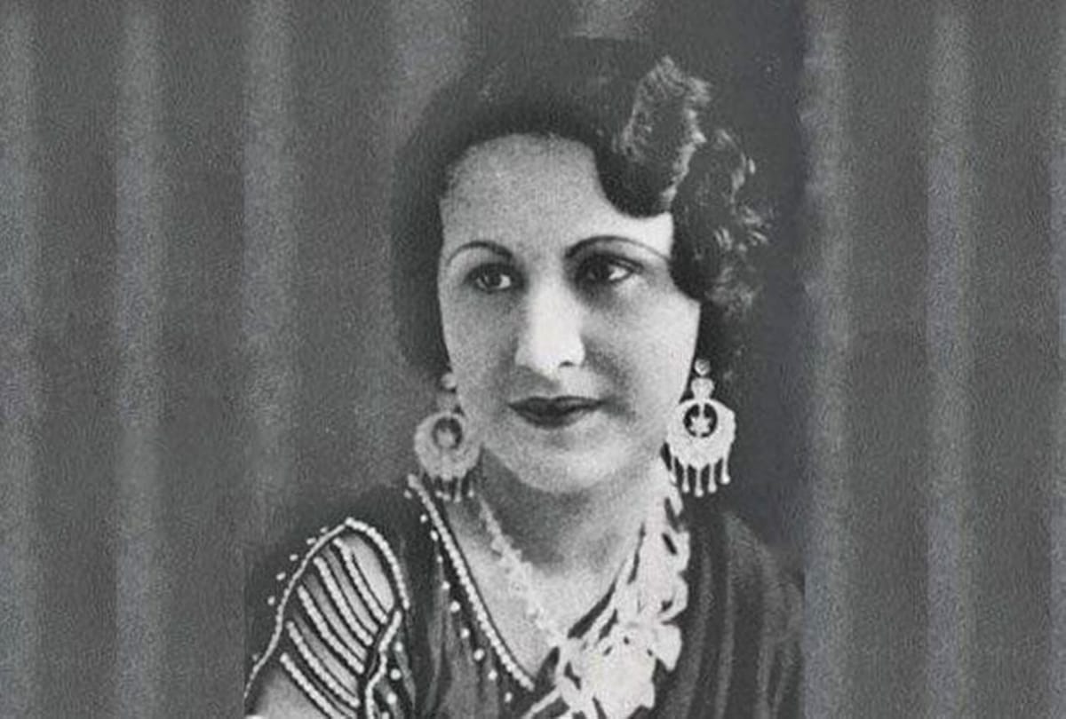 Actress who also directed movies Fatma Begum Shobhna Samarth Protima Aparna Hema Mrinal kangana