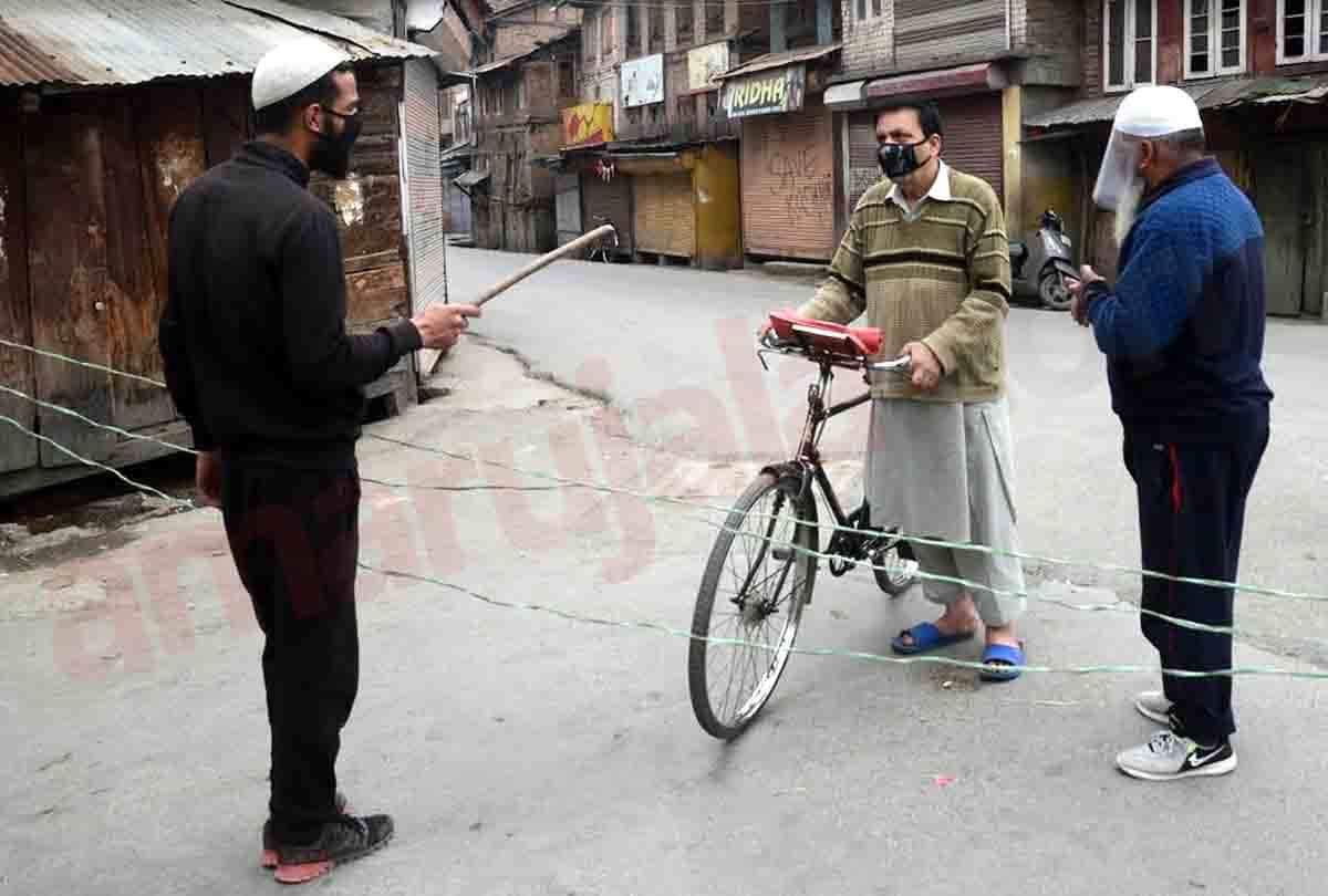 Coronavirus in Jammu Kashmir (J&K) news in Hindi, kashmir Valley youth with soldiers in battle against Corona