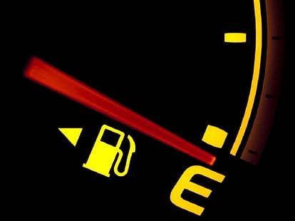 if there is a habit of running car in reserve, then know what are its advantages and disadvantages