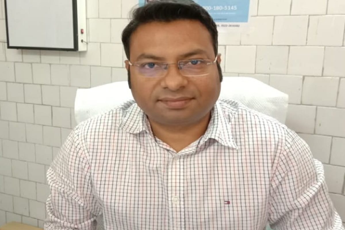 Corona Virus Update News, CHC incharge Dr. SK Singh is on duty away from his family in Muzaffarnagar