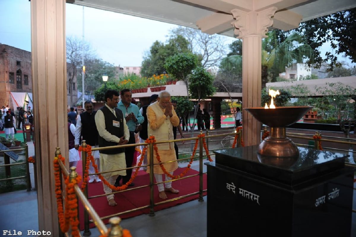PM Narendra Modi pays tribute to the martyrs of Jallianwala Bagh massacre