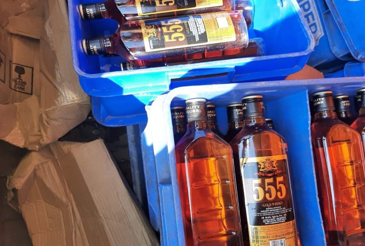 liquor smuggling in Milk Crates in sundernagar in mandi in himachal pradesh