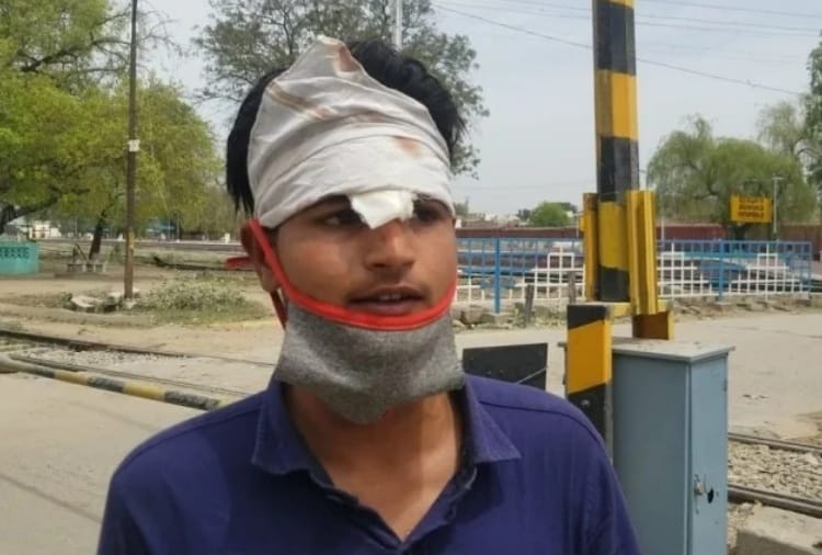 Stone pelting and firing on the police team at Kot Kapura of Punjab