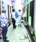 सुभाषनगर गली नम्बर 1 में सैनिटाइजेशन करती मलेरिया विभाग की टीम।