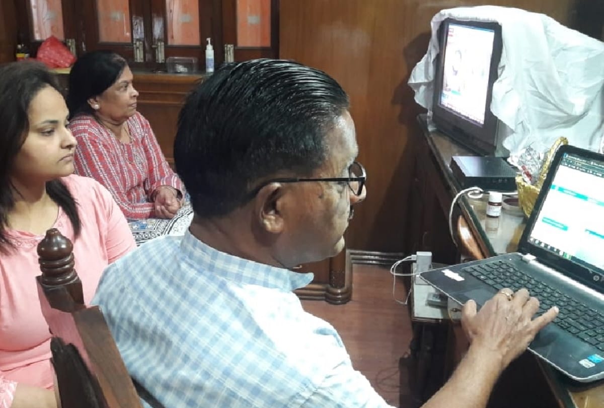 MLA are working on social distance due to lockdown in gorakhpur