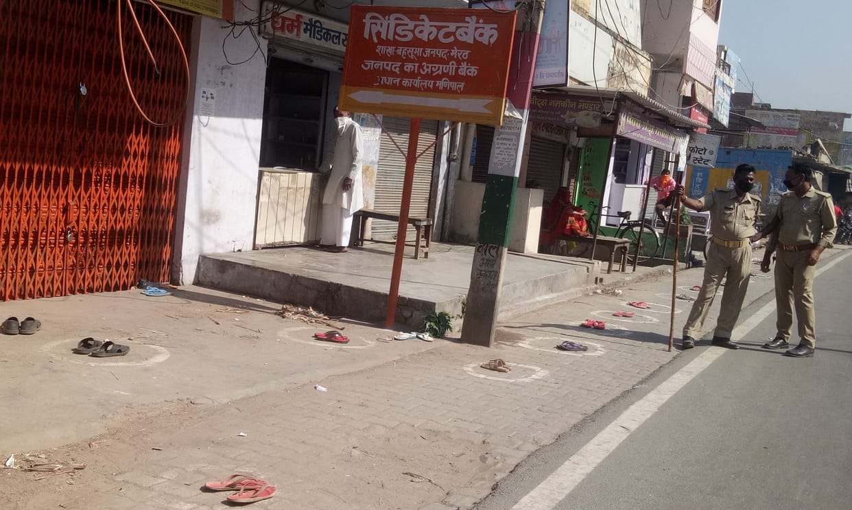 peoples reached before bank open and put his sleeper in round circle outside of the bank