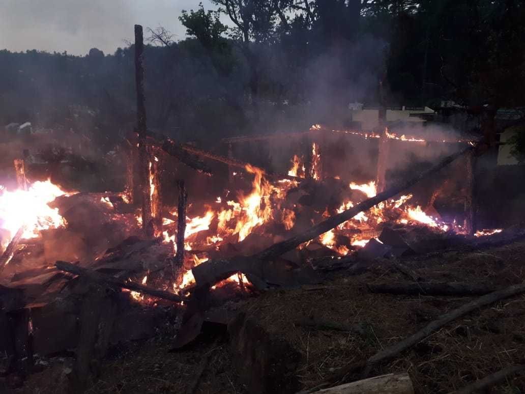 Goshala burnt in Bardoli village due to lightning
