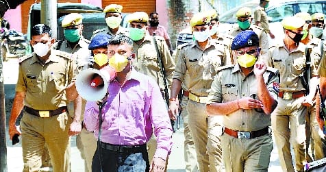 The SSP got the challan in front of him and then walked around the streets with a loudspeaker