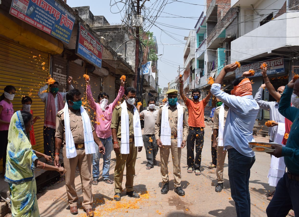People showered flowers on workers engaged in security