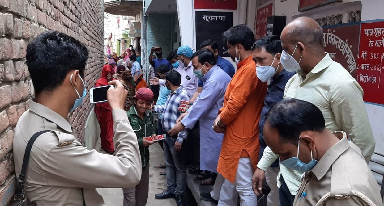 MP distributed lunch packet