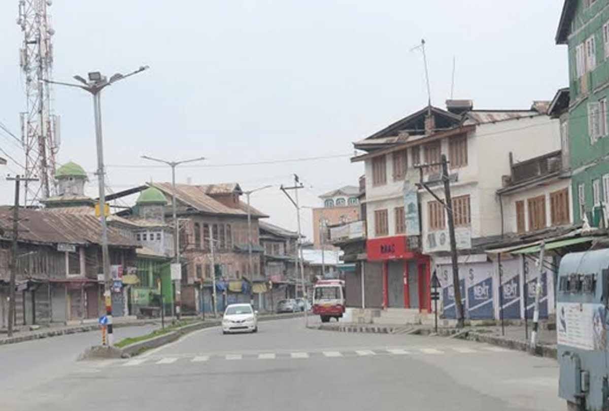 corona weekend lockdown effect injammu and kashmir, all markets were closed