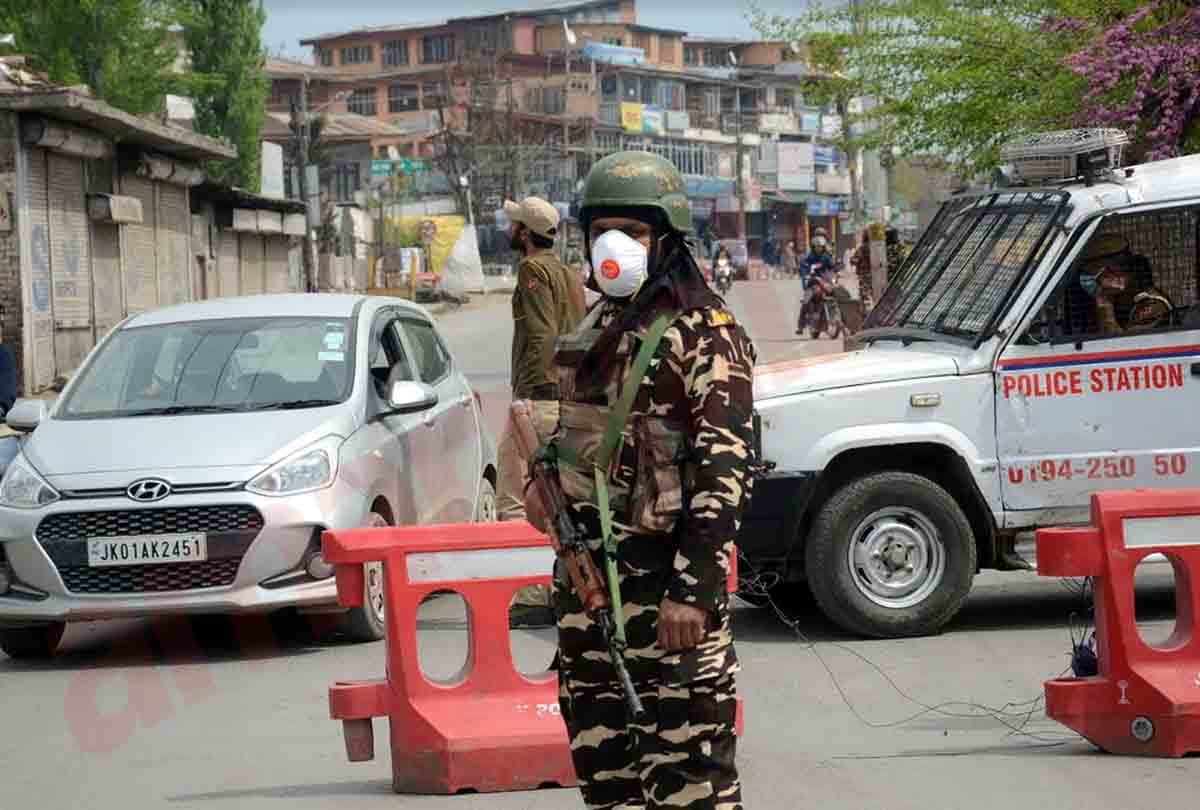 Coronavirus in Jammu Kashmir (J&K) news in Hindi, Indian Army soldiers working as Corona Warriors
