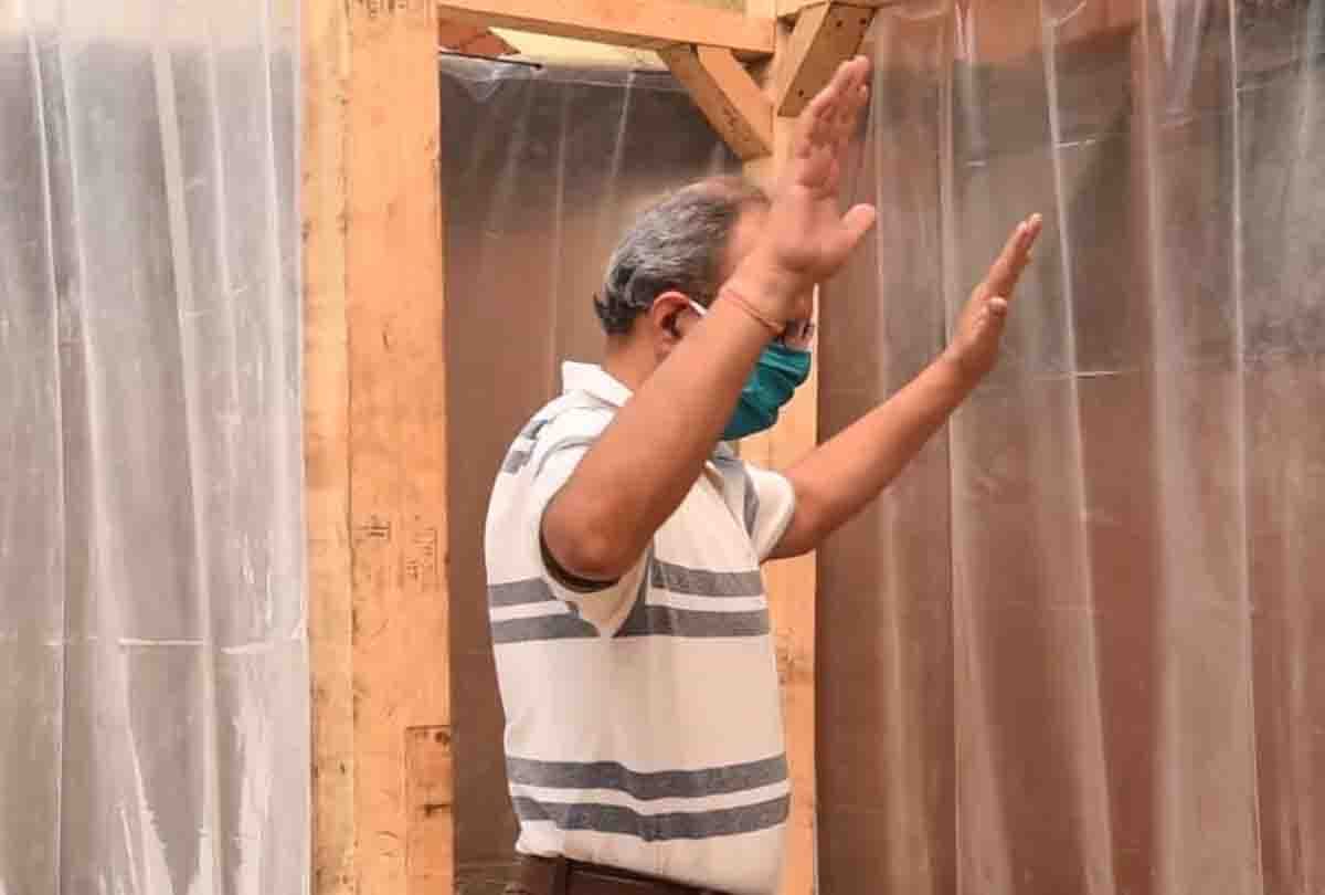 IIT Kanpur built rapid disinfectant chamber, will burn corona virus in two minutes