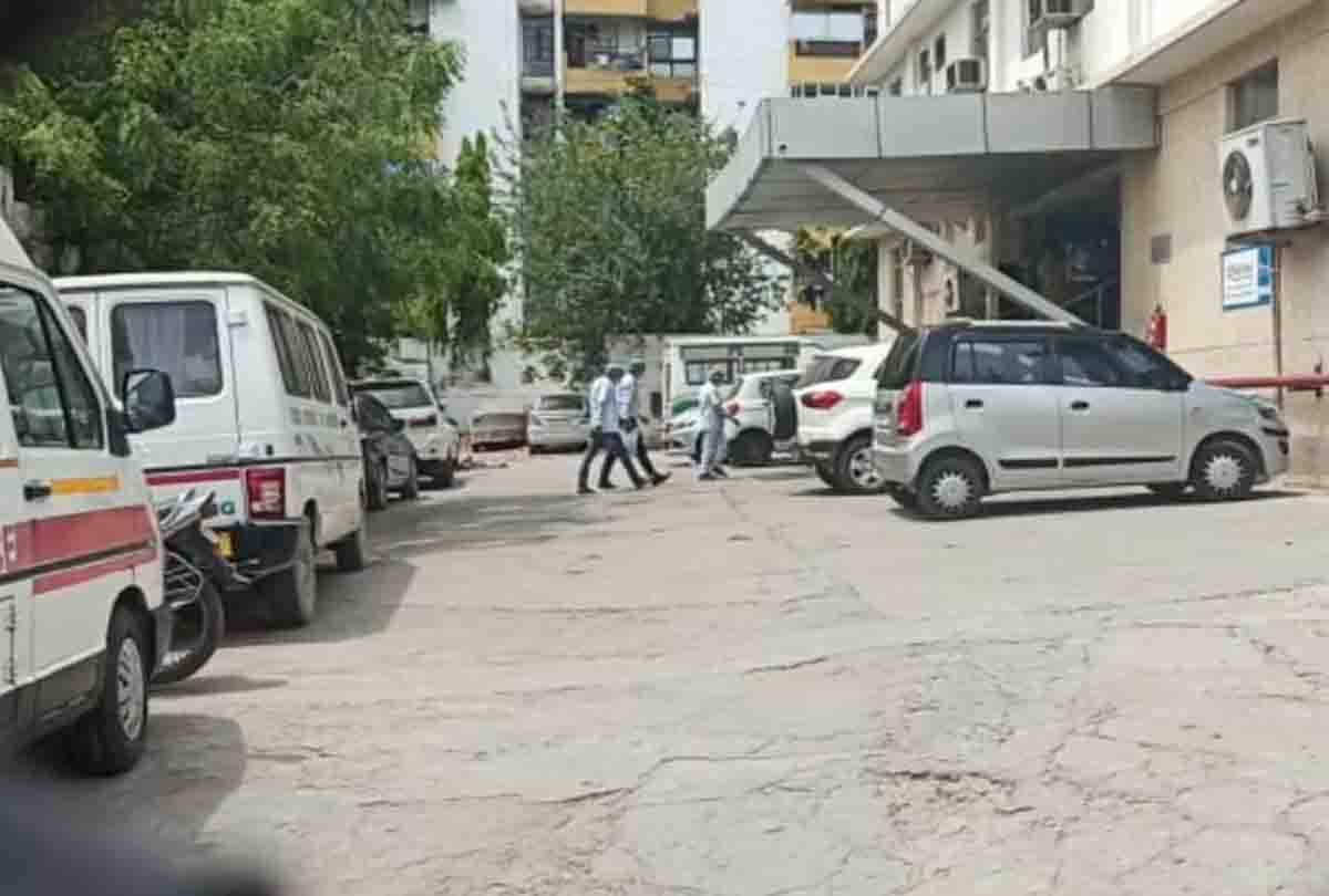 coronavirus update: 13 people in direct contact with Corona positive patient were quarantined