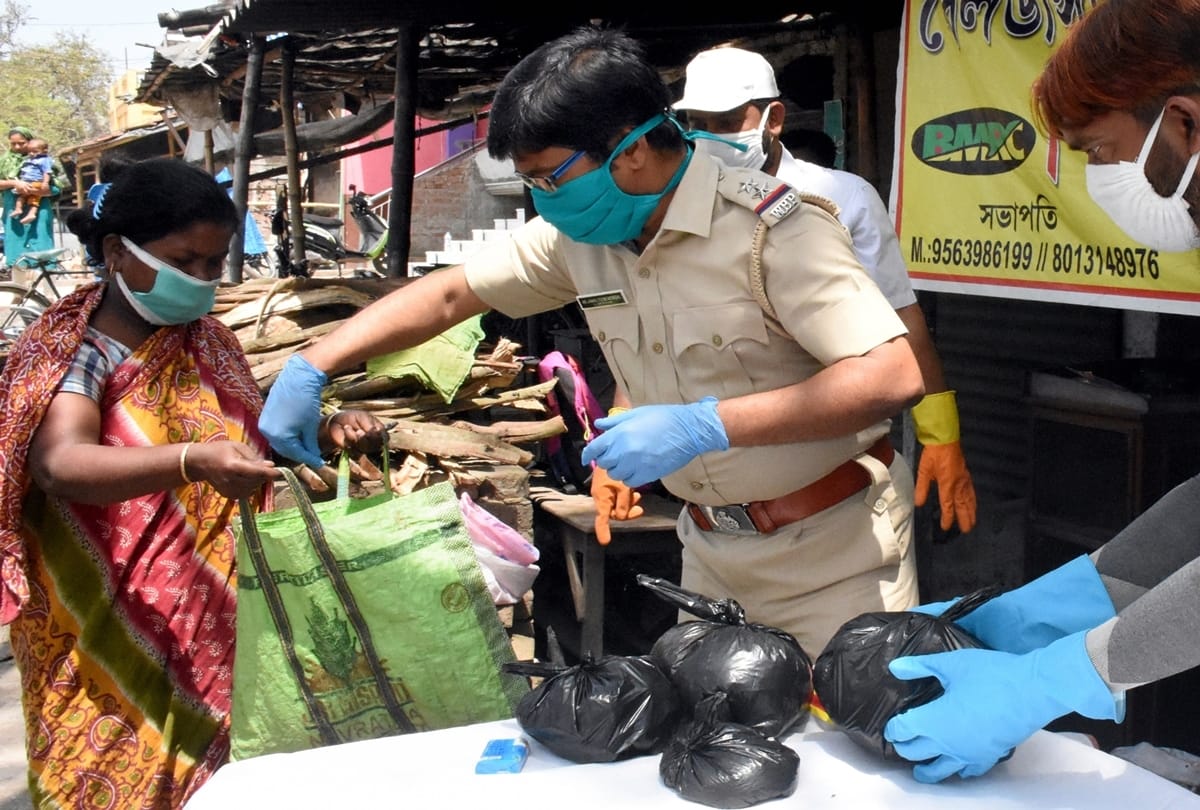 लॉकडाउन के दौरान पुलिसकर्मी