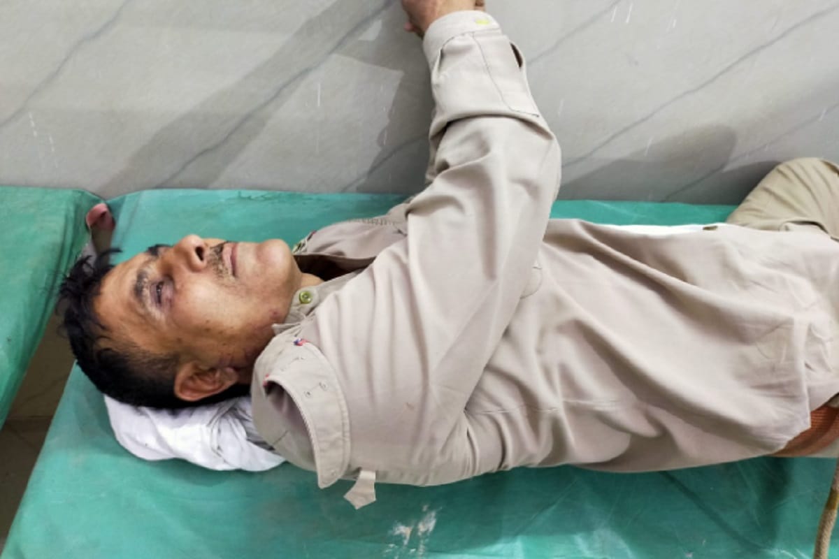 Lockdown in Shamli, The peoples has attacked on policemen and a daroga injured