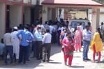 कोटद्वार तहसील में पास बनाने के लिए उमड़ी भीड़।