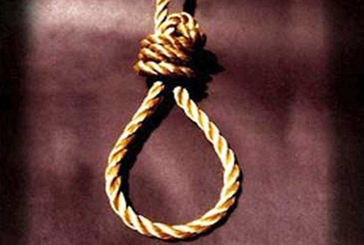 Undercover Engineer of Power Department hanged in etawah