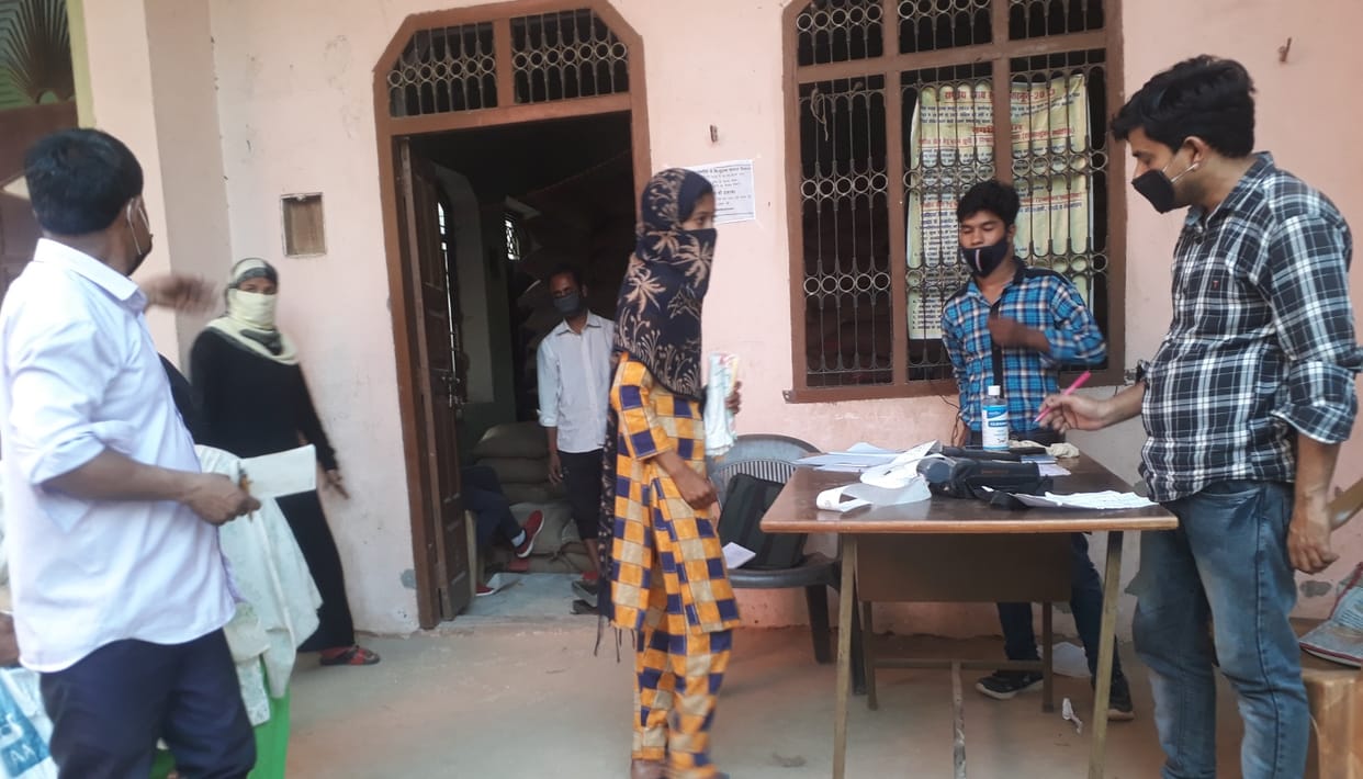 Crowds gathered to get ration, social distancing was not considered