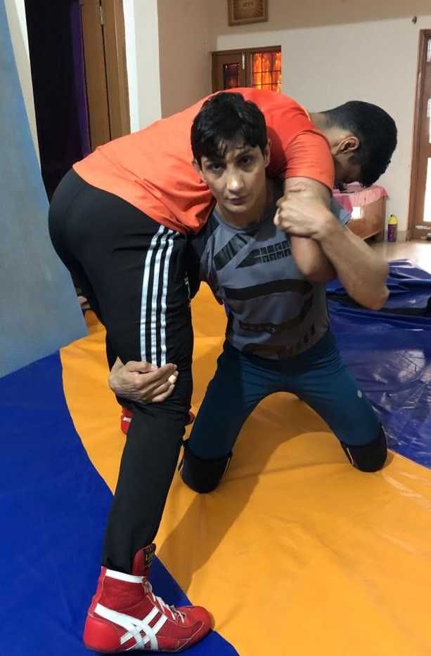 Wrestler Nirmala Bura giving message of social distance with practice in home