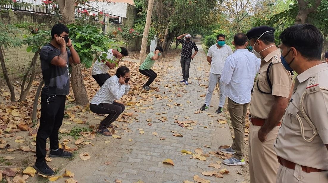 lockdawn : People visit to the park, police punished.