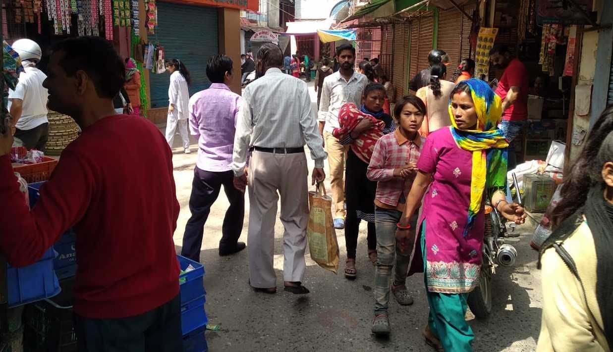People not serious about social distancing in Bageshwar