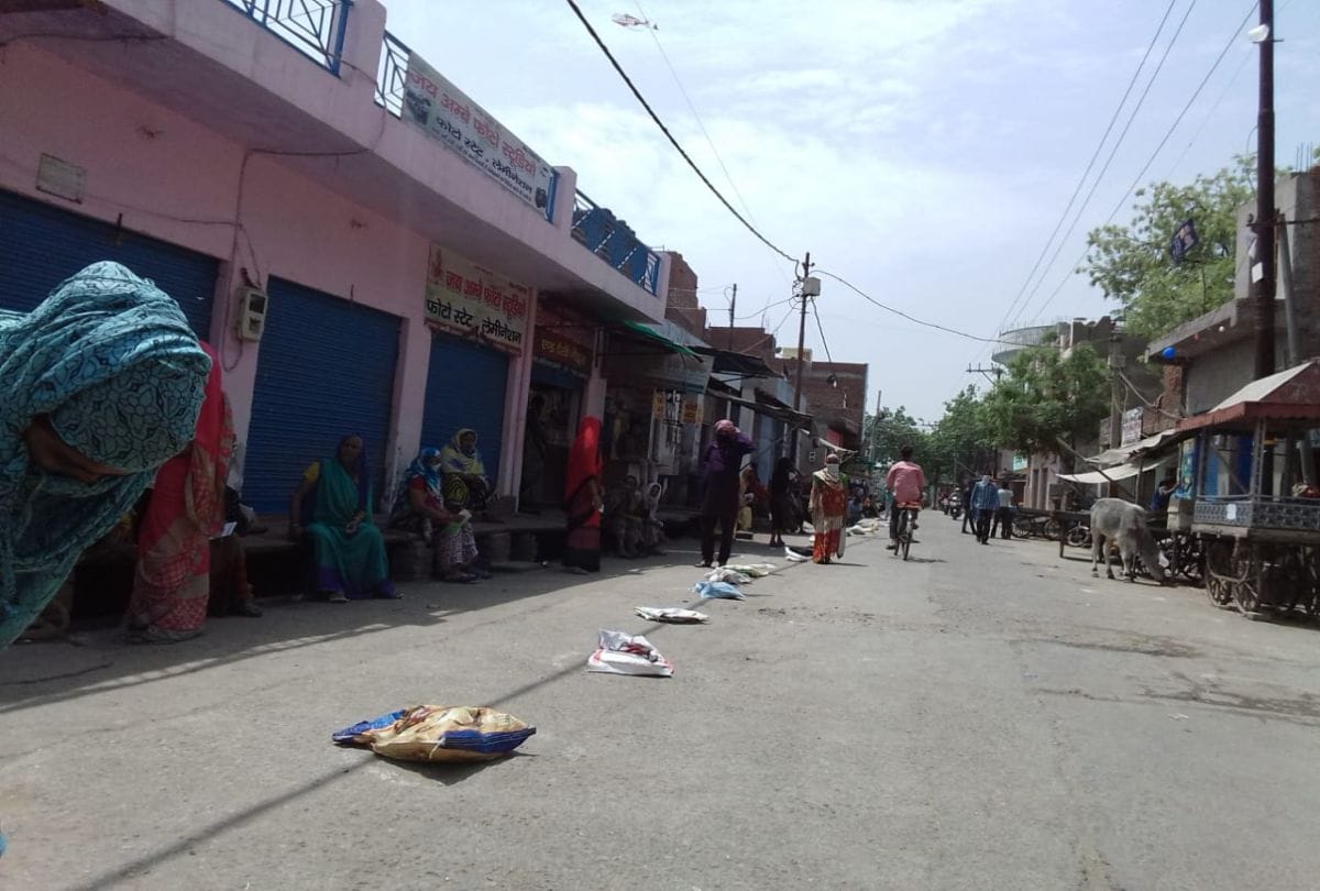 Croud Break Social Distancing At Ration Shops In Lockdown
