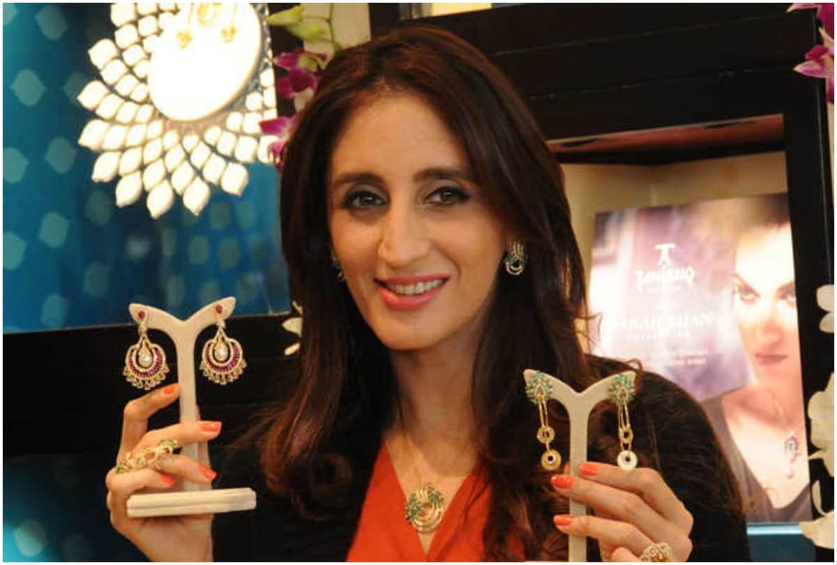 Sanjay Khan daughter Farah Khan Ali staff member Covid 19 test positive