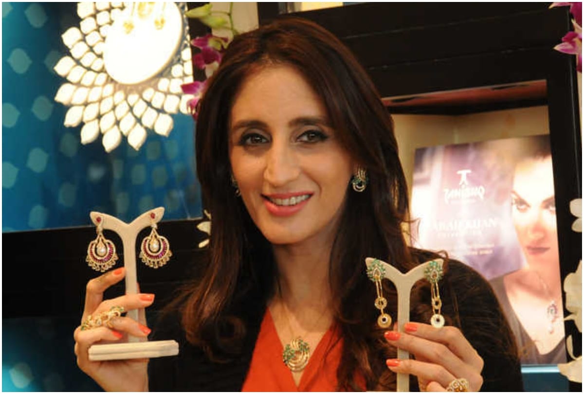 Sanjay Khan daughter Farah Khan Ali staff member Covid 19 test positive