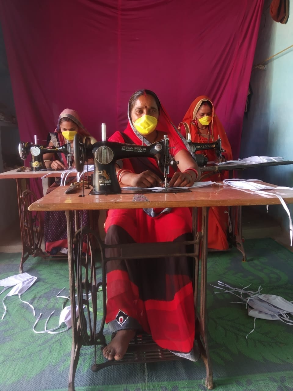 mask manufacturing by self assisting group