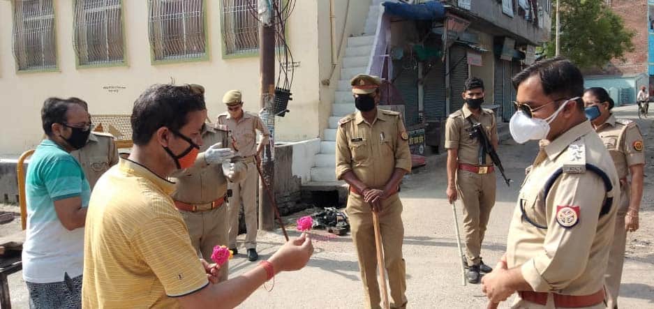 CoronaVirus: Police run from Sabzi Mandi to Chowk Clock tower, got a sit-in meeting