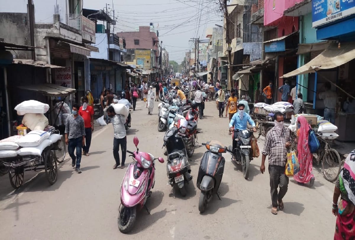 Thousands of people arrived in Shyamganj market of Bareilly broken lockdown rule