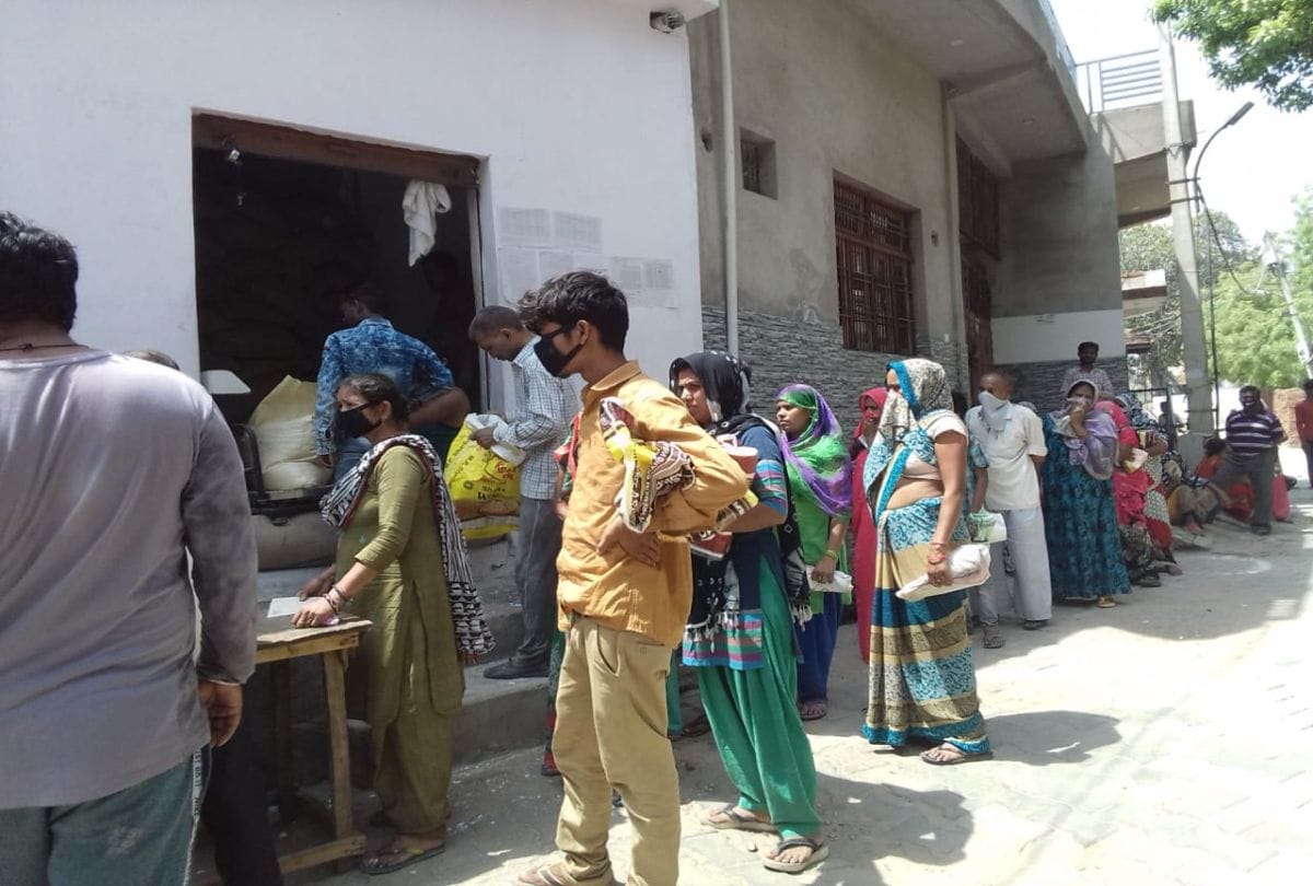 Croud Break Social Distancing At Ration Shops In Lockdown