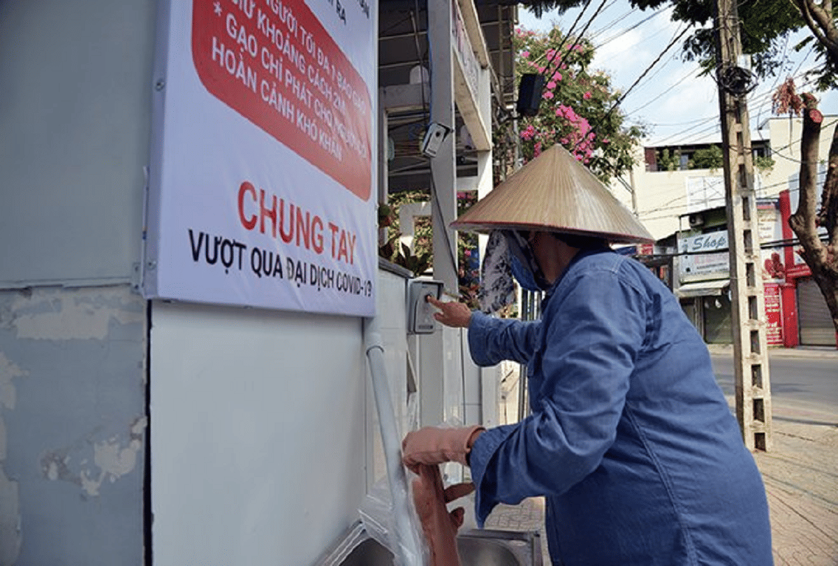 coronavirus lockdown vietnam free rice atm help poor affected by coronavirus