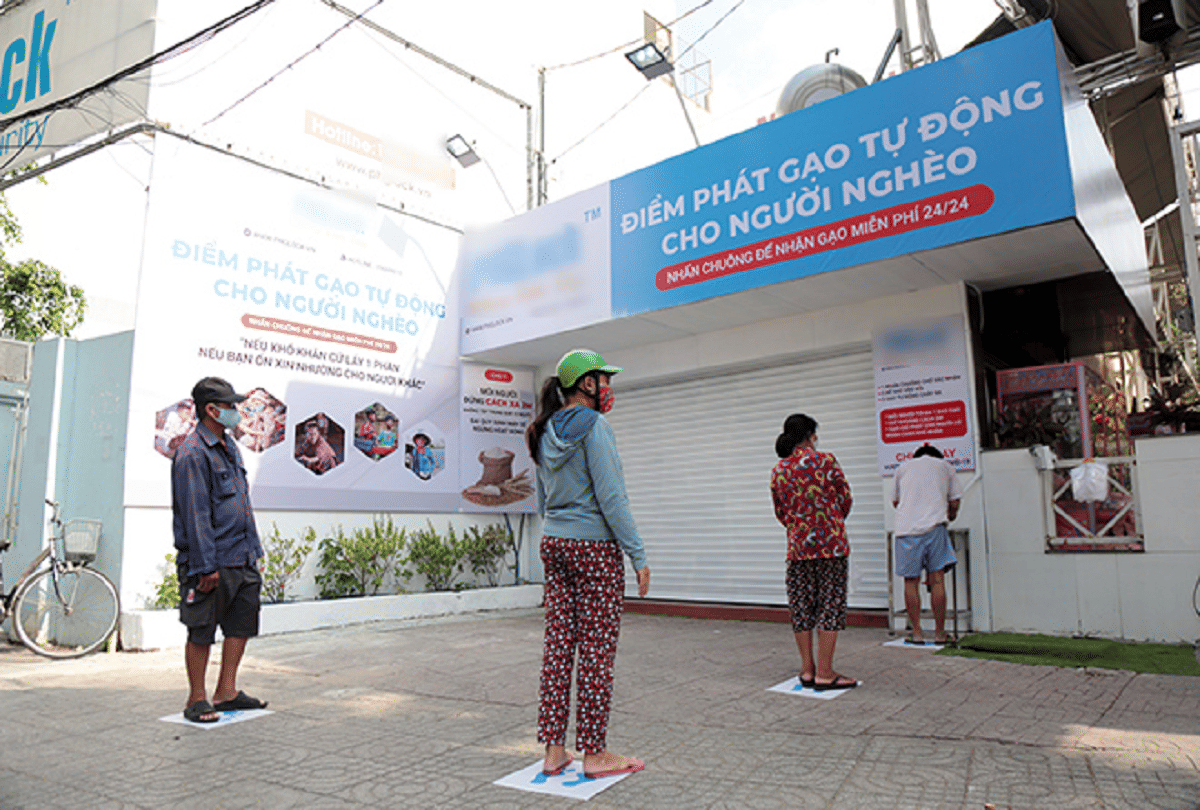 coronavirus lockdown vietnam free rice atm help poor affected by coronavirus