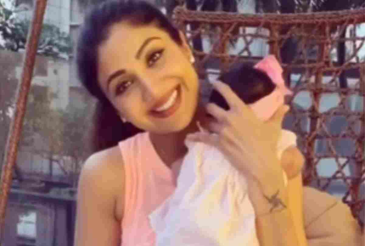 Bollywood Actors Who Have Got Kids From Surrogacy Sunny leone Shilpa Shetty Shahrukh Khan Aamir Khan Ekta Kapoor