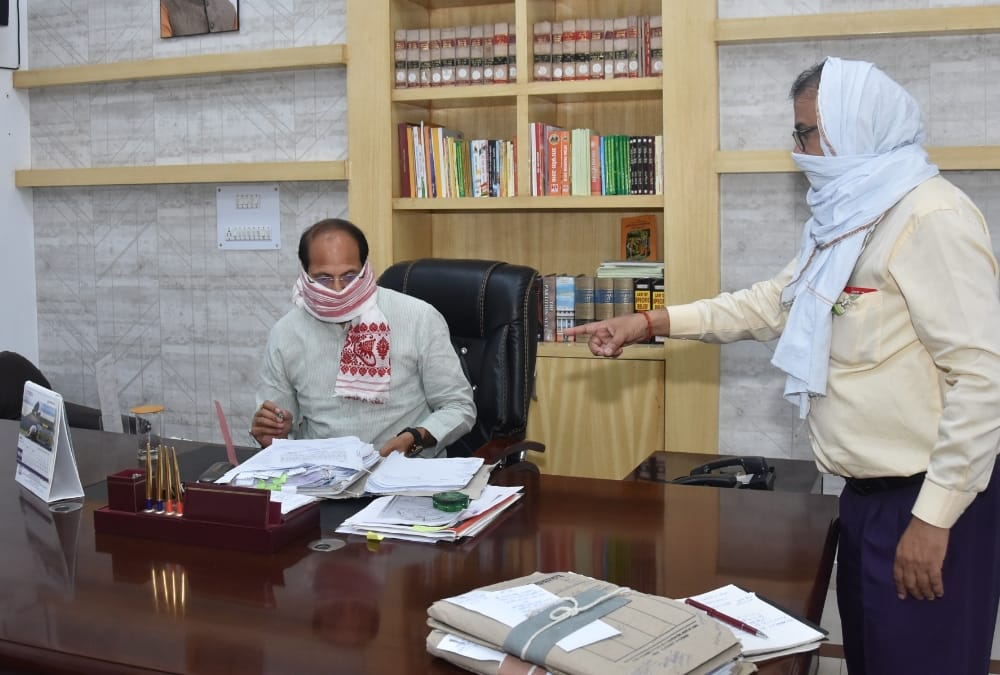 UP government ministers started working in offices.