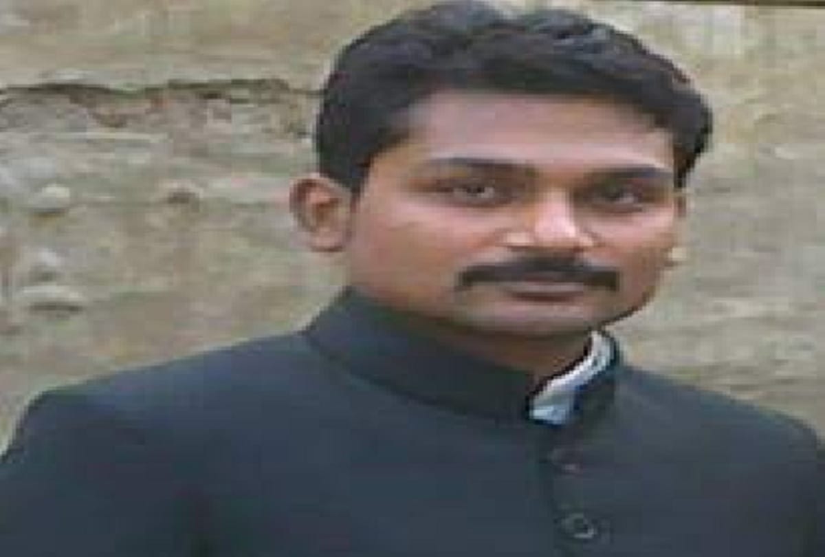 District Barred AMU student leader Aamir Minto arrested late at night