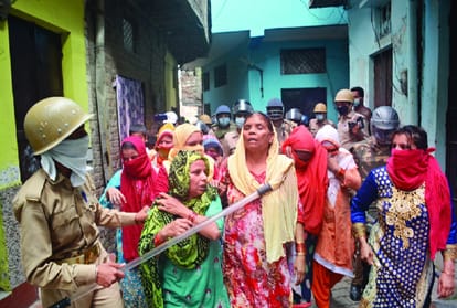 Medical team attacked by people in Nawabpura area of Moradabad