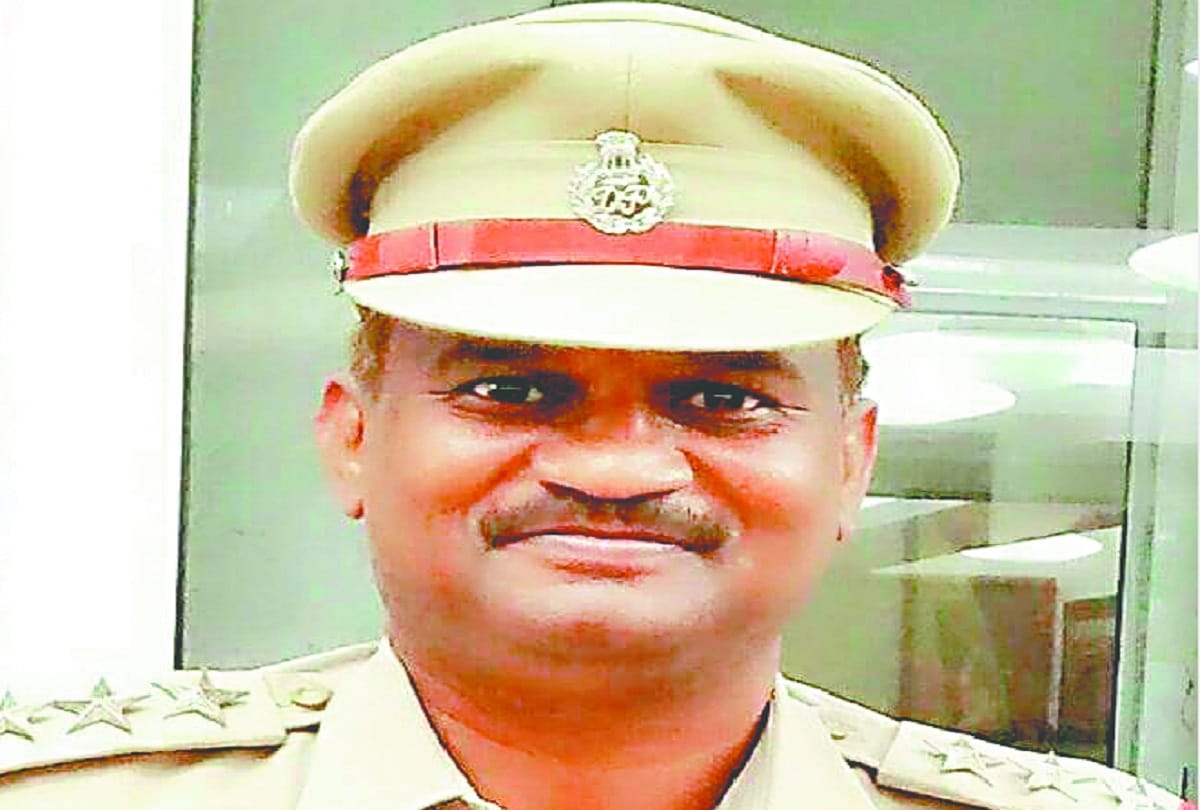 poem of a delhi police SHO on the ongoing fight with corona pandemic