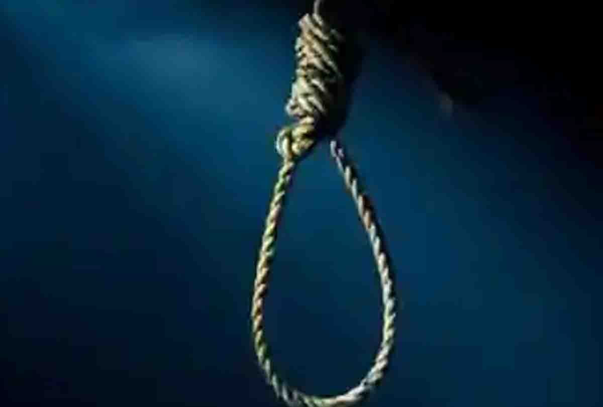 body found hanging in toilet in central prison in farrukhabad