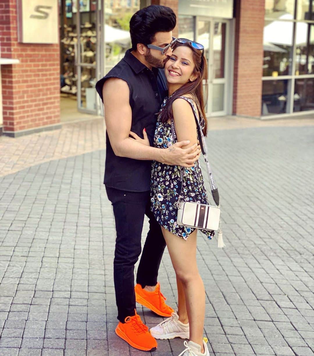 TV actor Dheeraj Dhoopar Instagram and Facebook accounts has been   hacked
