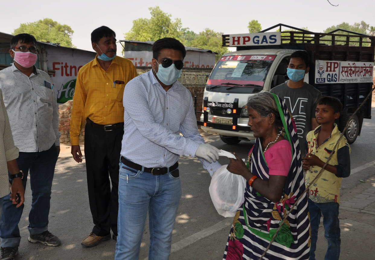 Share masks and food