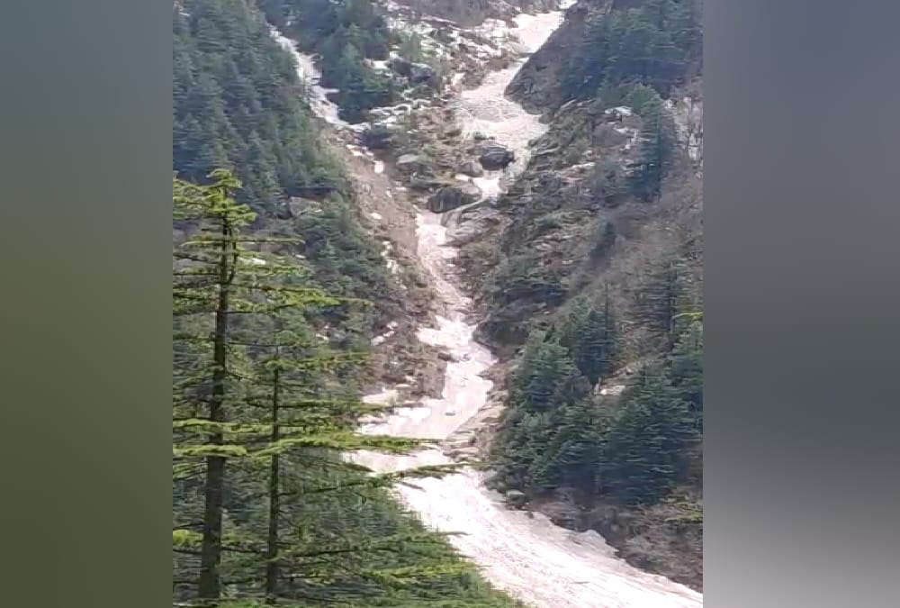 Big iceberg fall on Gangotri highway from Changthang Glacier uttarkashi