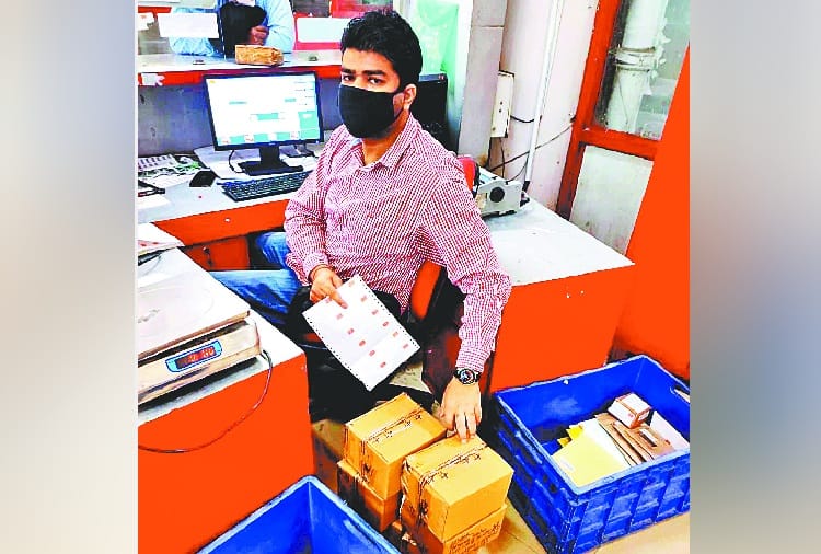 Lockdown, Curfew, Coronavirus, India Post Delivering Money at Home