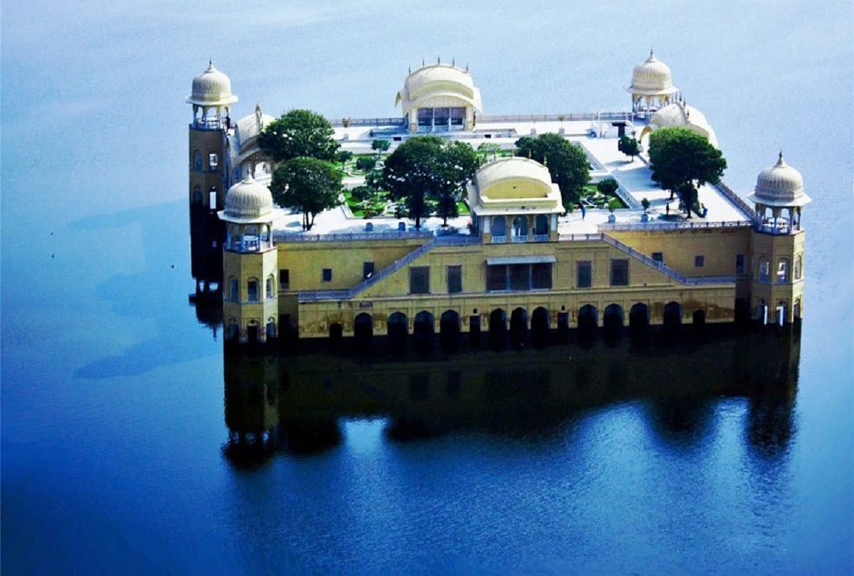 Jal Mahal palace in Jaipur surrounded by water